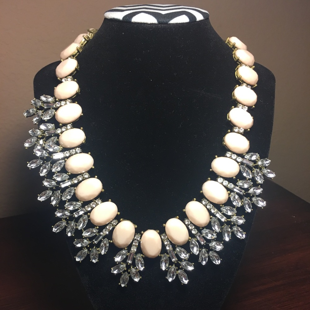 CHARLOTTE RUSSE CHUNKY NECKLACE NWT